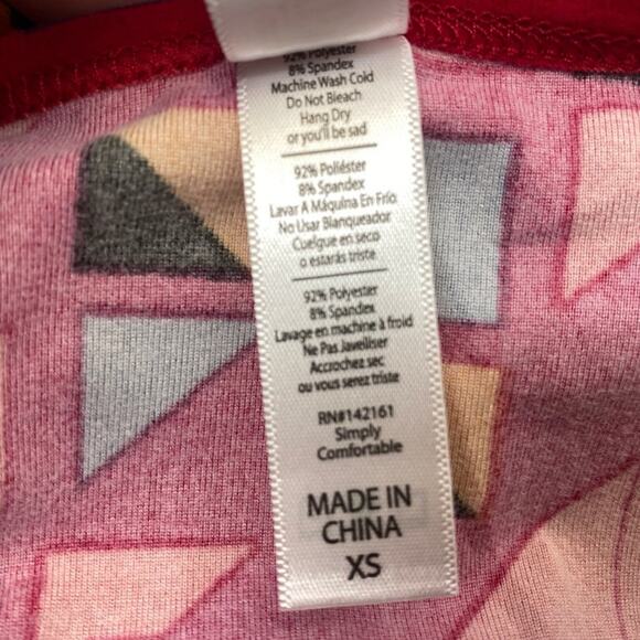 LuLaRoe Classic T T-Shirt Size XS Scoop Neck Red Geometric Short Sleeve NWT New - Picture 7 of 8